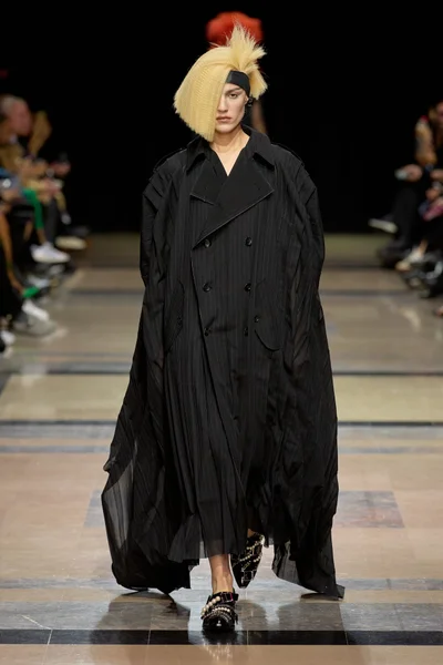 Look 18